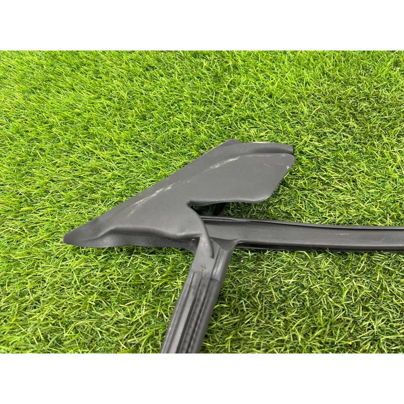 Уплотнитель стекла двери (кузов и элементы) Audi A5 F5 2019 2.0 TFSI 8W8837479A