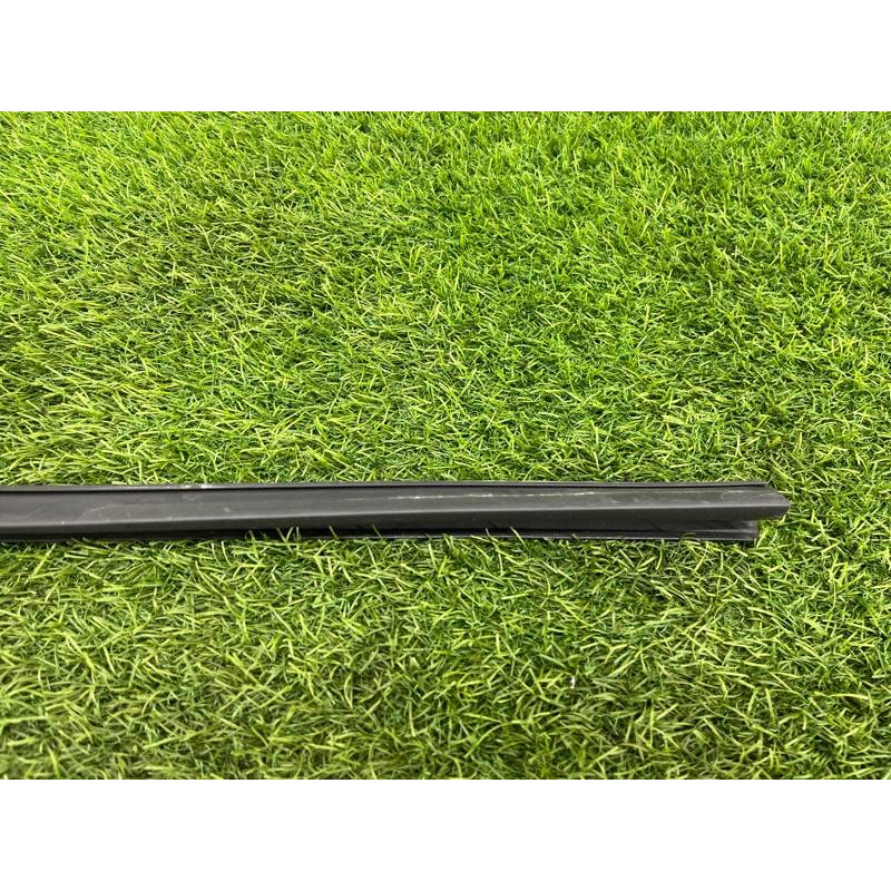 Уплотнитель стекла двери (кузов и элементы) Audi A5 F5 2019 2.0 TFSI 8W8837479A