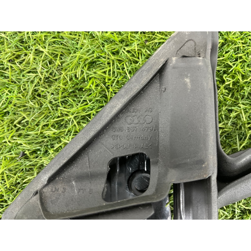 Уплотнитель стекла двери (кузов и элементы) Audi A5 F5 2019 2.0 TFSI 8W8837479A