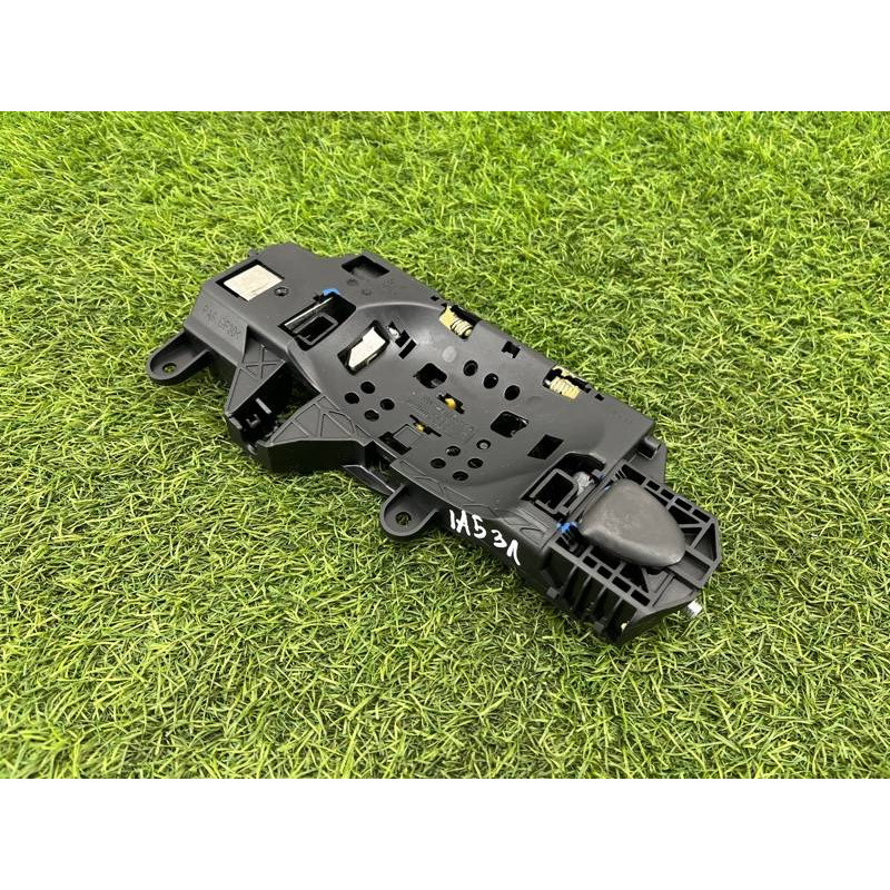 Кронштейн ручки дверей (кузов і елементи) Audi A5 F5 2019 2.0 TFSI 8W0837811A