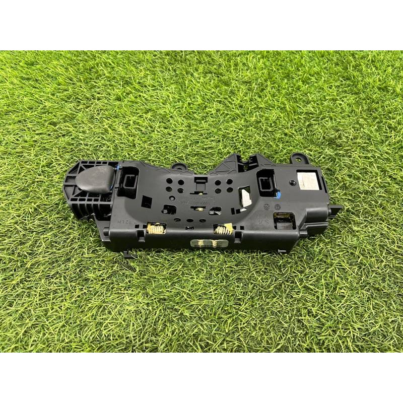 Кронштейн ручки дверей (кузов і елементи) Audi A5 F5 2019 2.0 TFSI 8W0837811A