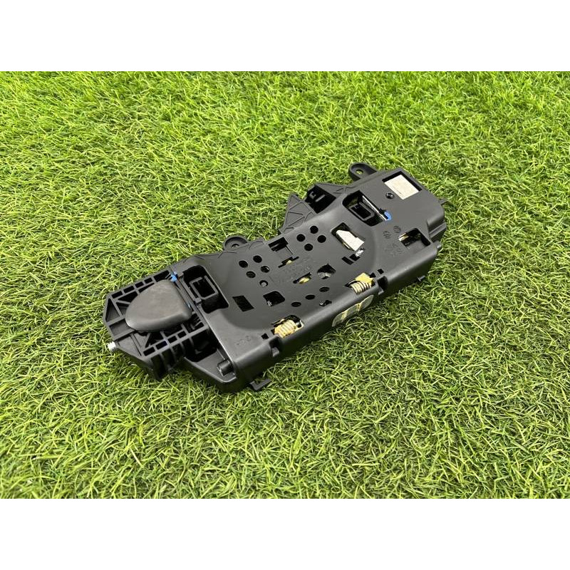 Кронштейн ручки дверей (кузов і елементи) Audi A5 F5 2019 2.0 TFSI 8W0837811A