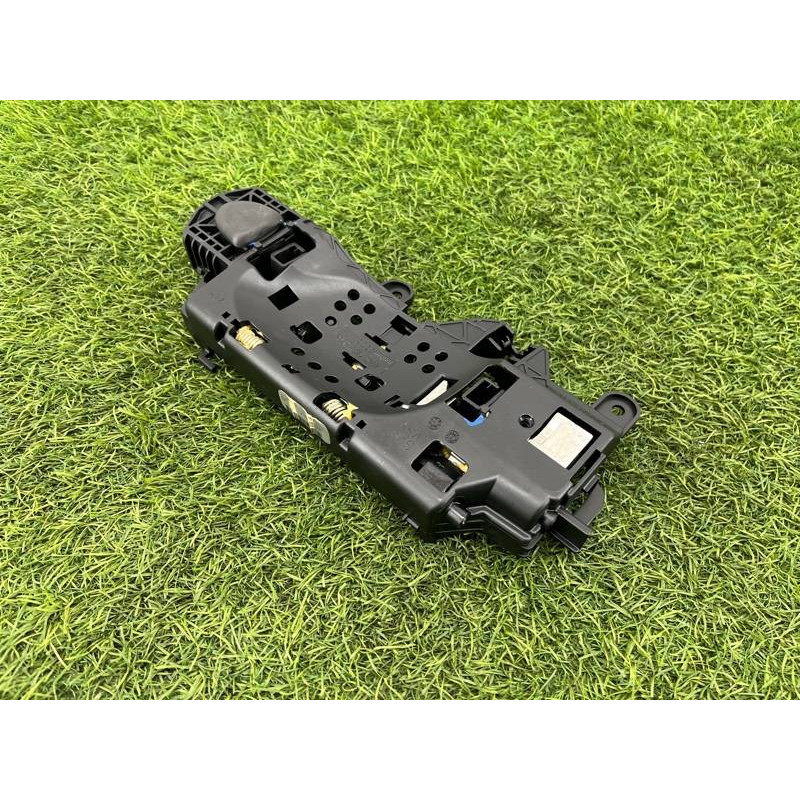 Кронштейн ручки дверей (кузов і елементи) Audi A5 F5 2019 2.0 TFSI 8W0837811A