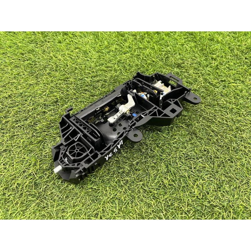 Кронштейн ручки дверей (кузов і елементи) Audi A5 F5 2019 2.0 TFSI 8W0837811A