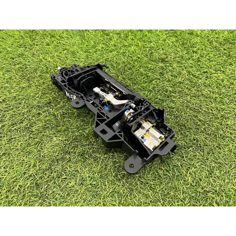 Кронштейн ручки дверей (кузов і елементи) Audi A5 F5 2019 2.0 TFSI 8W0837811A