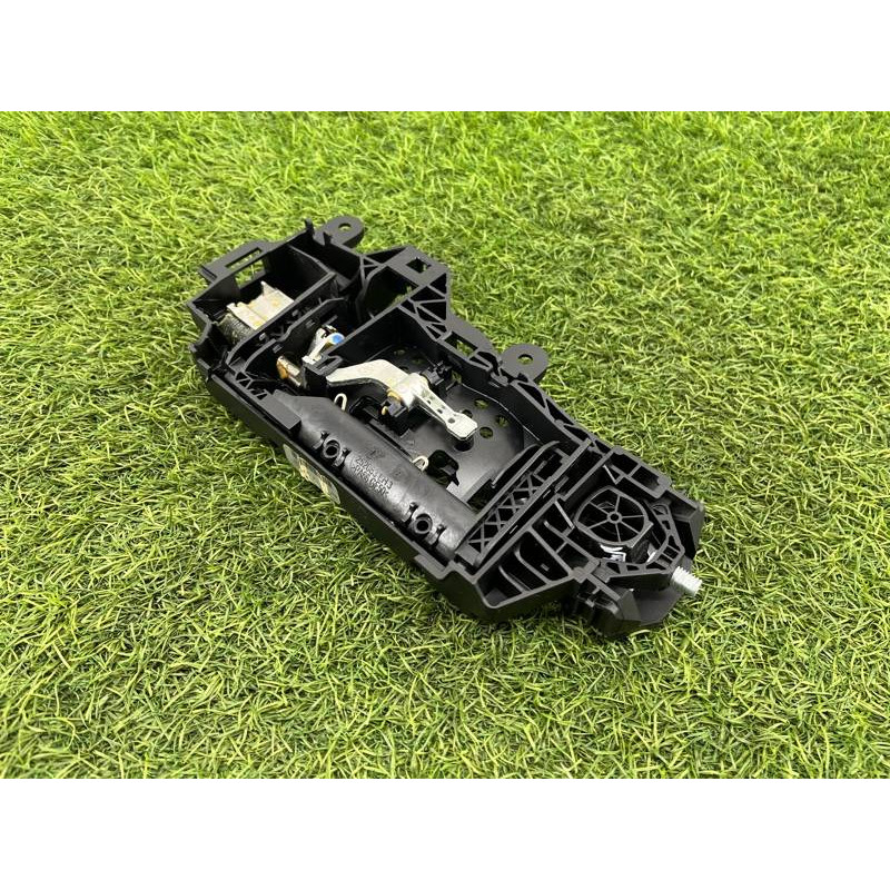 Кронштейн ручки дверей (кузов і елементи) Audi A5 F5 2019 2.0 TFSI 8W0837811A