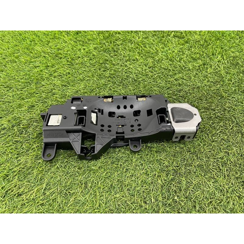 Кронштейн ручки двери (кузов и элементы) Audi A5 F5 2019 2.0 TFSI 8W1837811A