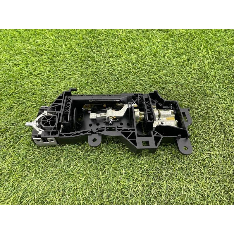 Кронштейн ручки двери (кузов и элементы) Audi A5 F5 2019 2.0 TFSI 8W1837811A