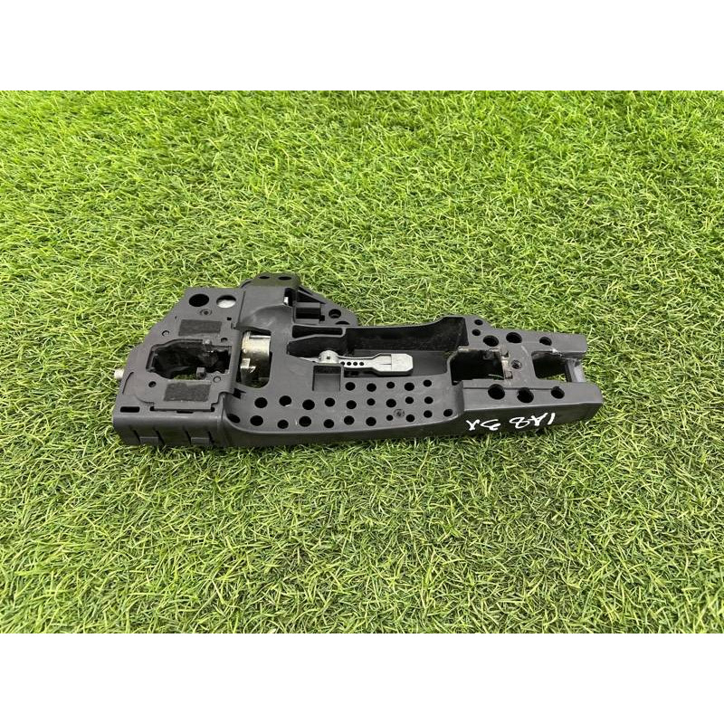 Кронштейн ручки двери (кузов и элементы) AUDI A8 D4 2011 4,2 4H0839885