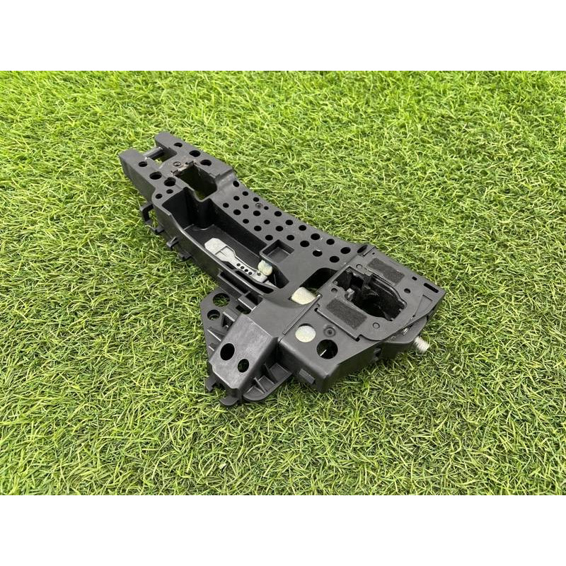 Кронштейн ручки двери (кузов и элементы) AUDI A8 D4 2011 4,2 4H0839885