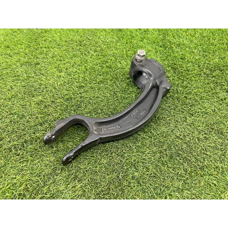 Вилка амортизатора (подвеска) AUDI A8 D4 2011 4,2 8R0413038B