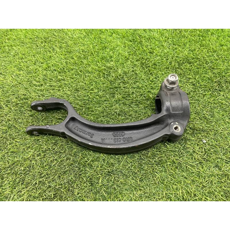 Вилка амортизатора (подвеска) AUDI A8 D4 2011 4,2 8R0413037B