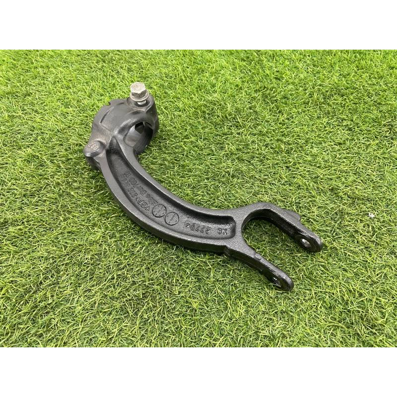 Вилка амортизатора (подвеска) AUDI A8 D4 2011 4,2 8R0413037B