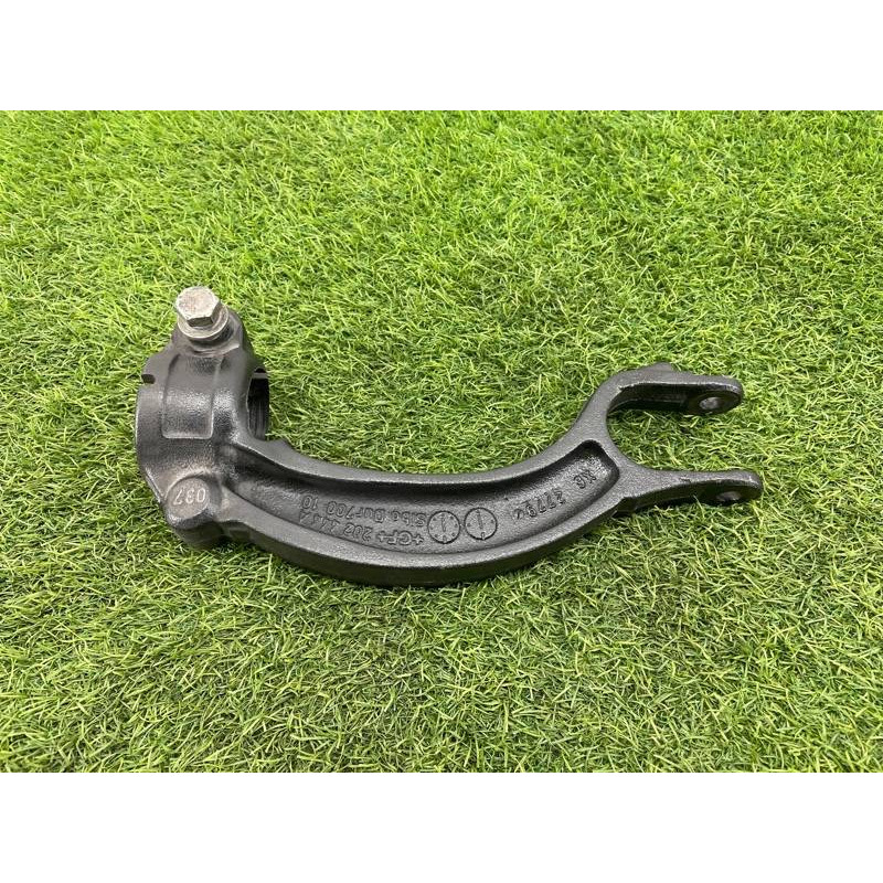 Вилка амортизатора (подвеска) AUDI A8 D4 2011 4,2 8R0413037B