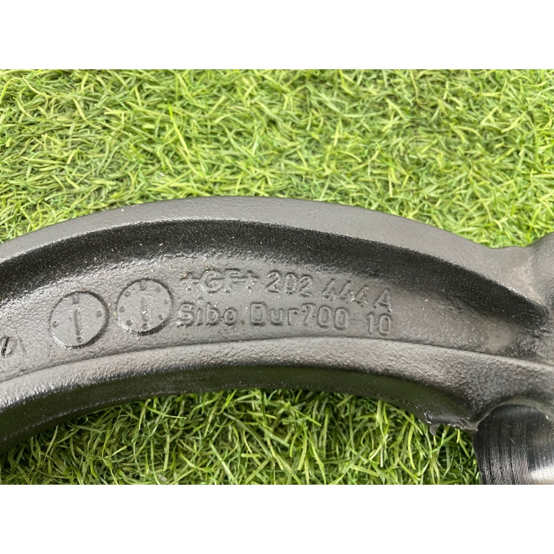 Вилка амортизатора (подвеска) AUDI A8 D4 2011 4,2 8R0413037B