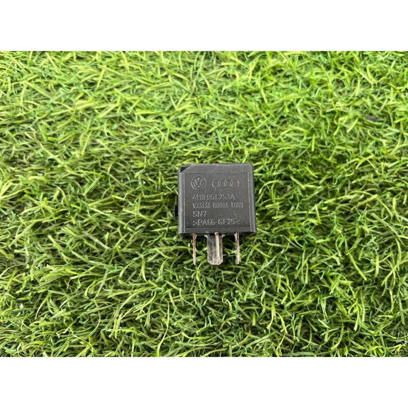 Реле (электрика) Volkswagen Passat B7 2014 1.8 4h0951253a