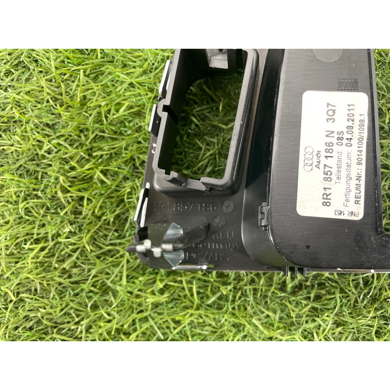 Накладка торпеды (салон) Audi Q5 8R 2012 3.2 CALB 8R1857186N3Q7