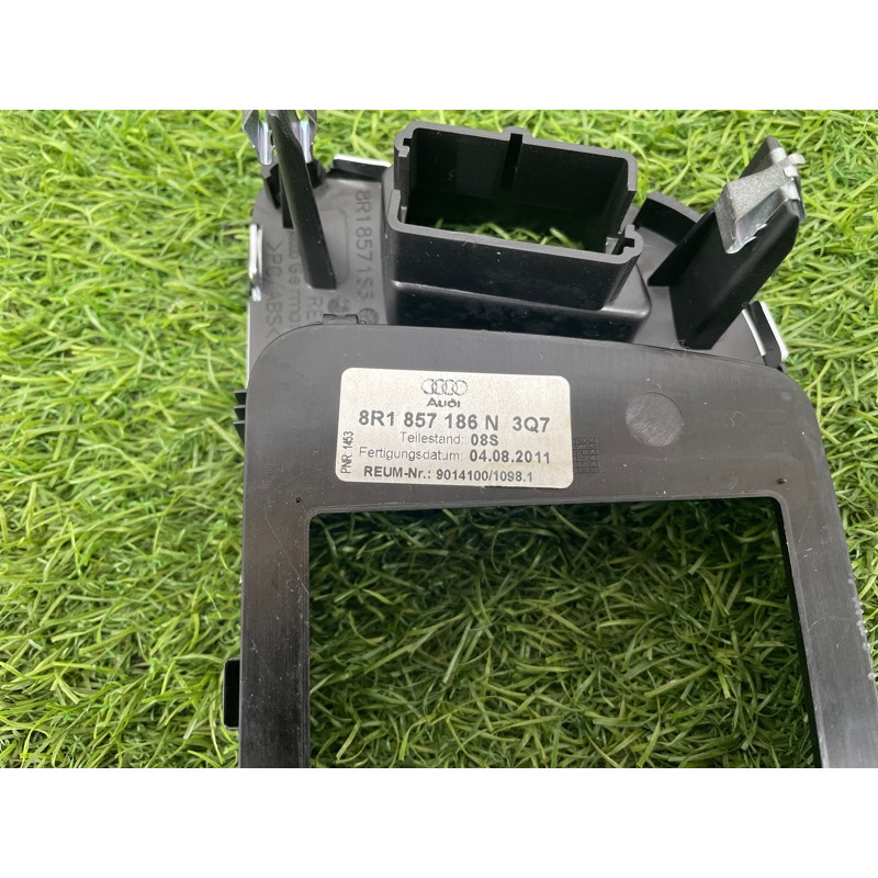 Накладка торпеды (салон) Audi Q5 8R 2012 3.2 CALB 8R1857186N3Q7