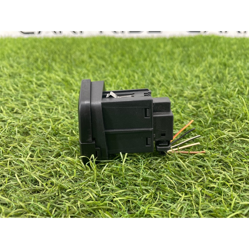 Кнопка аварийной сигнализации (электрика / кнопки) Audi Q5 8R 2012 3.2 CALB 8R1941509AV10