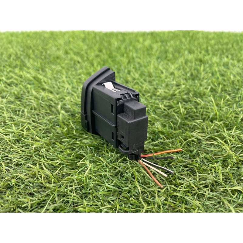 Кнопка аварийной сигнализации (электрика / кнопки) Audi Q5 8R 2012 3.2 CALB 8R1941509AV10