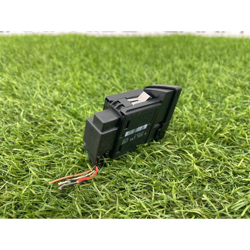 Кнопка аварийной сигнализации (электрика / кнопки) Audi Q5 8R 2012 3.2 CALB 8R1941509AV10