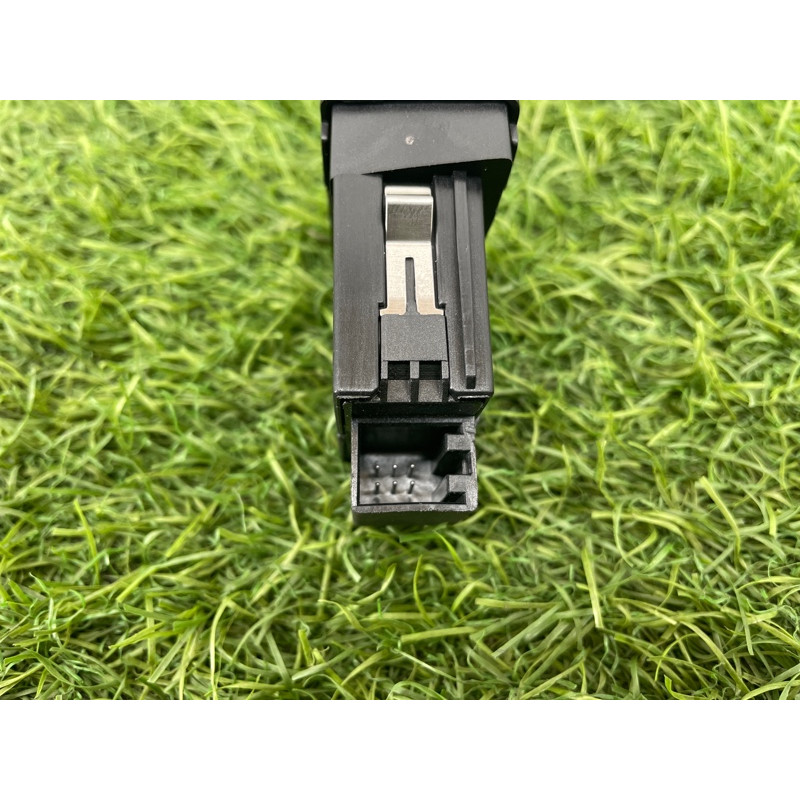 Кнопка аварийной сигнализации (электрика / кнопки) Audi Q5 8R 2012 3.2 CALB 8R1941509AV10