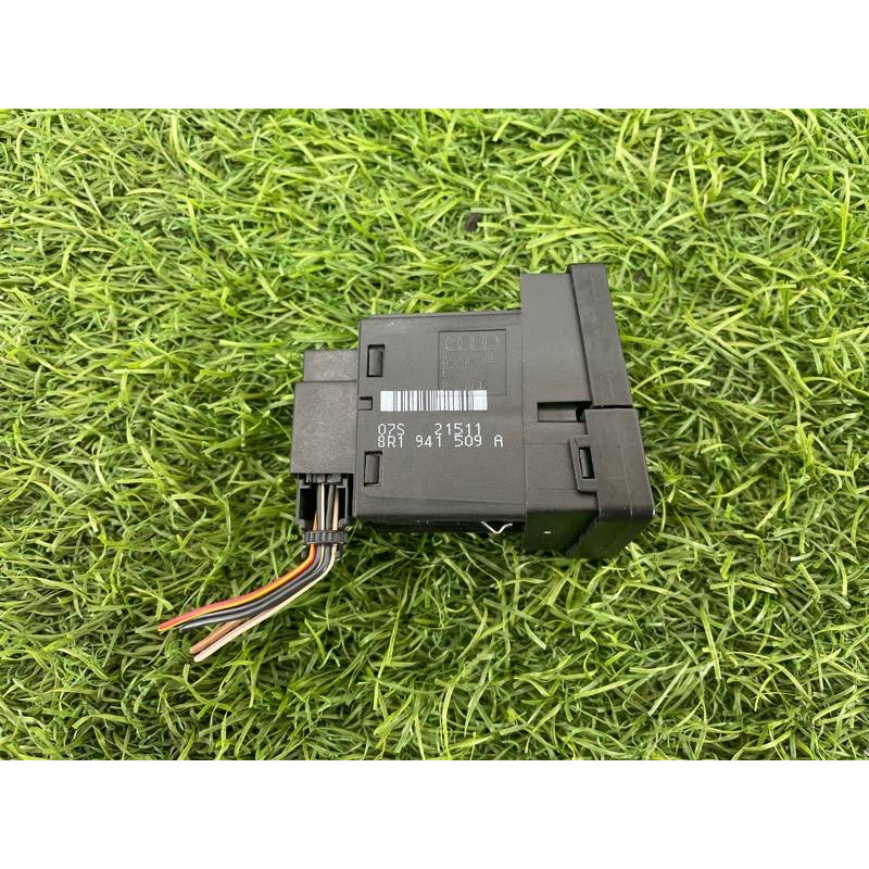 Кнопка аварийной сигнализации (электрика / кнопки) Audi Q5 8R 2012 3.2 CALB 8R1941509AV10