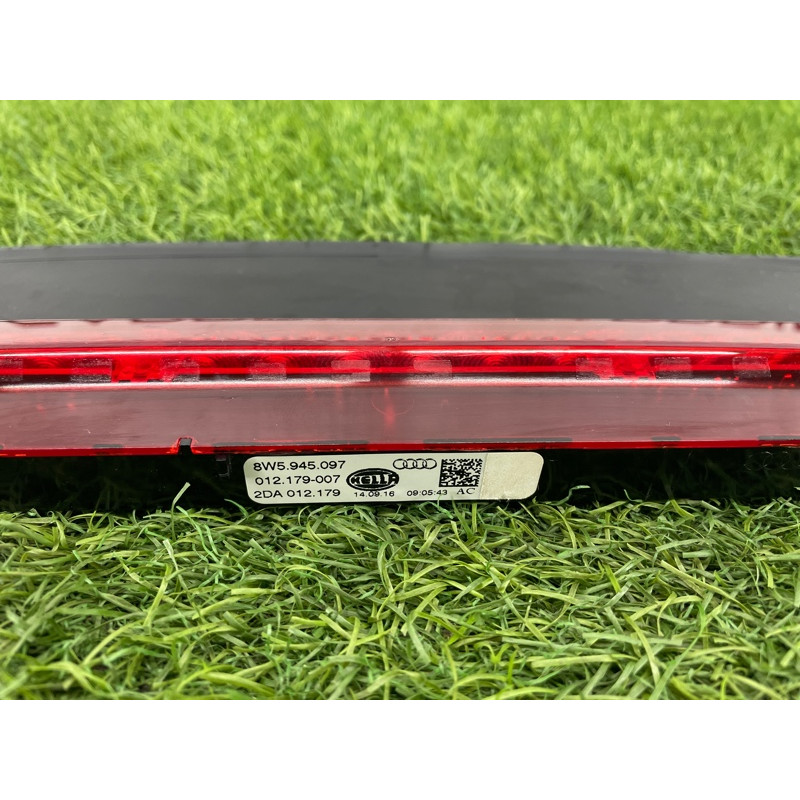 Повторитель стоп сигнала (оптика) AUDI A4 B9 2017 2.0L 8W5945097