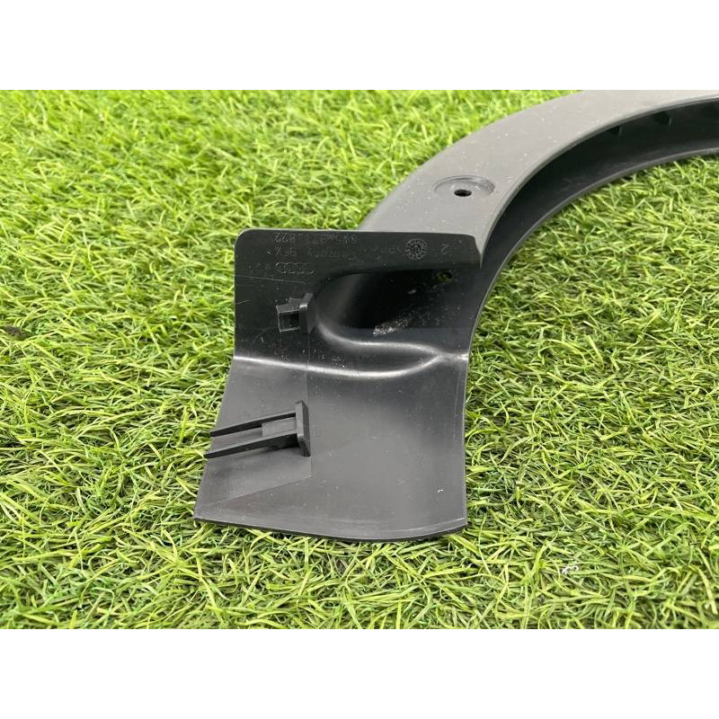 Накладка петли крышки багажника (салон) AUDI A4 B9 2017 2.0L 8W59718224PK