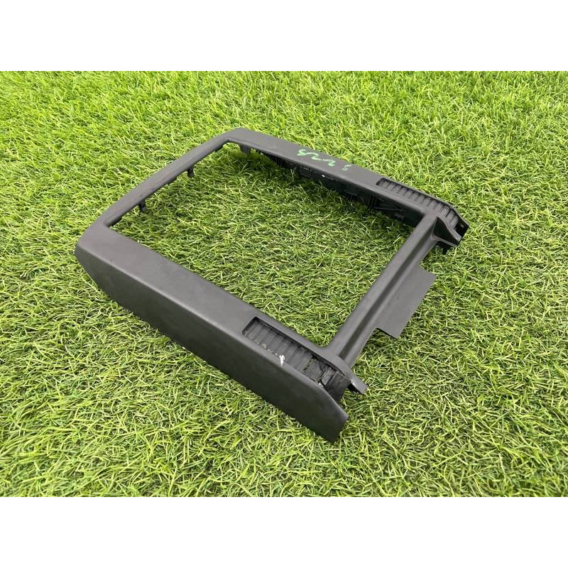 Накладка центральной консоли (салон) AUDI A8 D4 2011 4,2 4H0864357C6PS