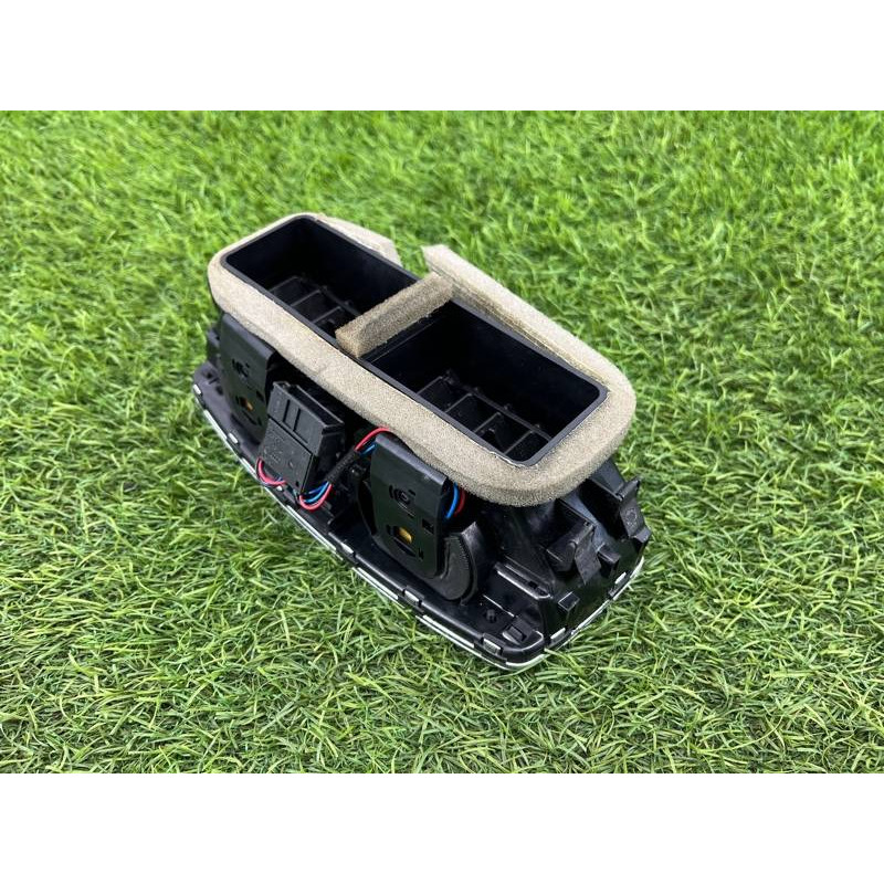 Дефлектор воздуховода (салон) AUDI A8 D4 2011 4,2 4H0819203AWVF