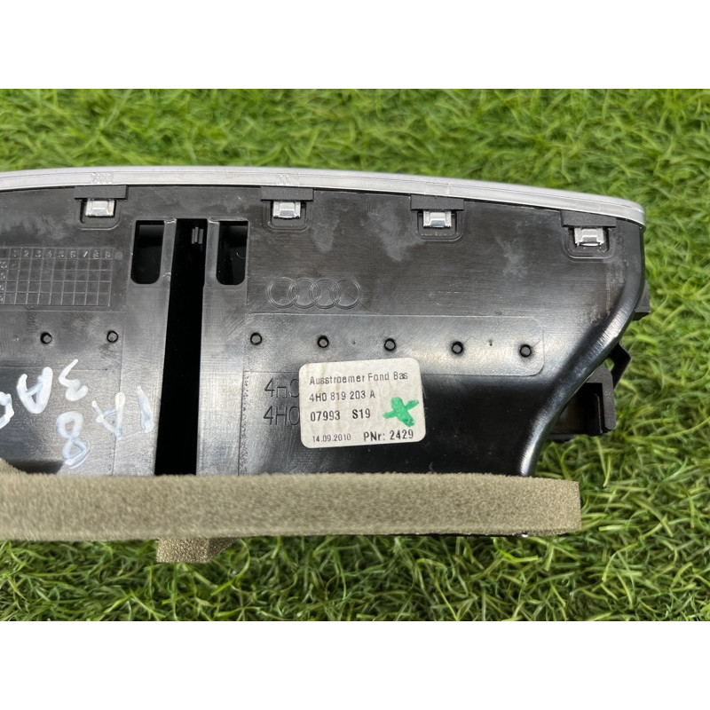 Дефлектор воздуховода (салон) AUDI A8 D4 2011 4,2 4H0819203AWVF