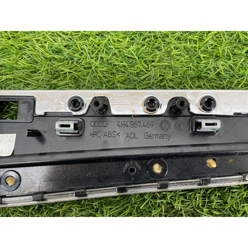 Декоративна накладка карти дверей (салон) AUDI A8 D4 2011 4,2 4H4867085V58