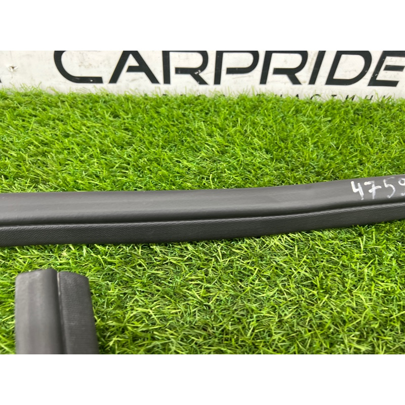 Уплотнитель проема двери (кузов и элементы) FORD Focus MK3 2016 1.0 CV6Z5825324A