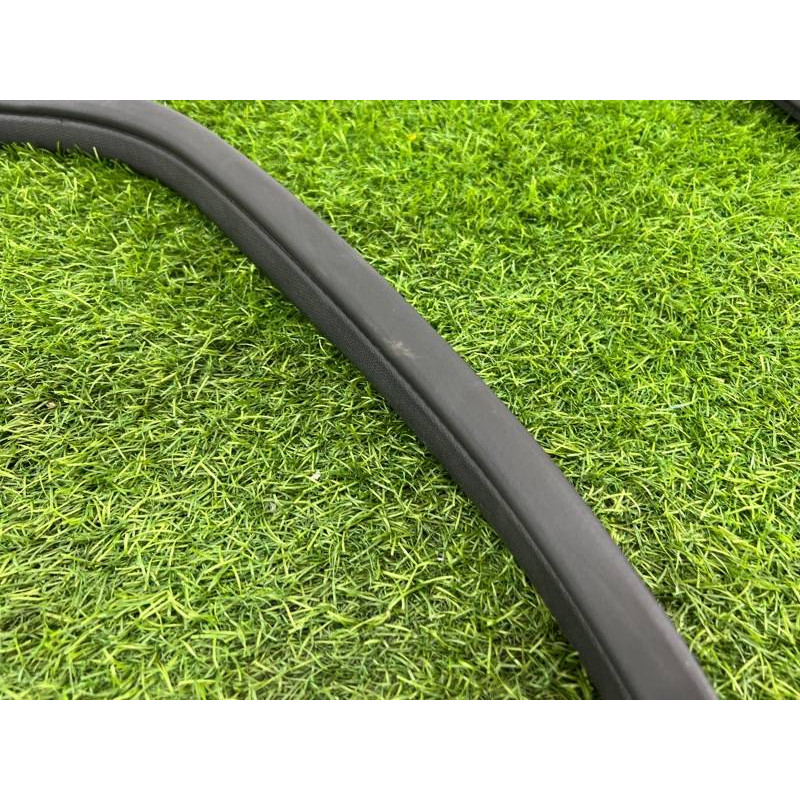 Уплотнитель проема двери (кузов и элементы) FORD Focus MK3 2016 1.0 CV6Z5825324A