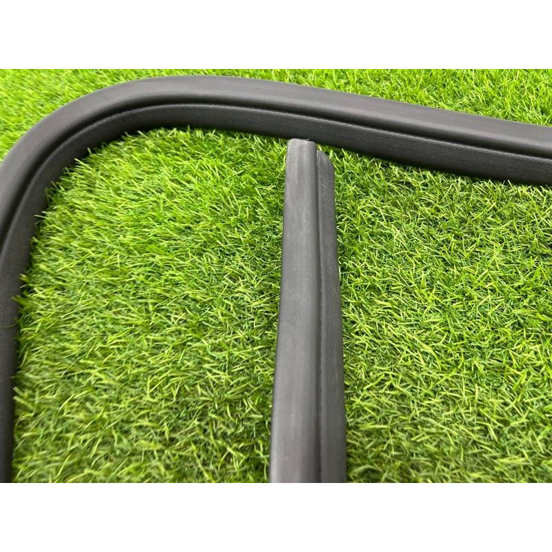 Уплотнитель проема двери (кузов и элементы) FORD Focus MK3 2016 1.0 CV6Z5825324A