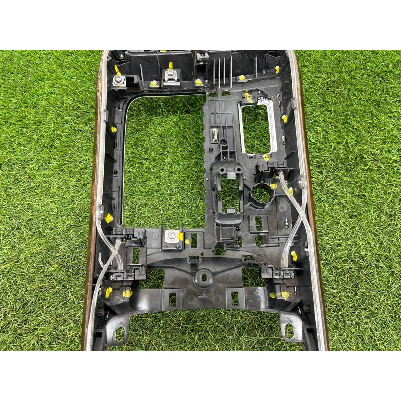 Накладка центральной консоли (салон) AUDI A8 D4 2011 4,2 4H1863240H1WV