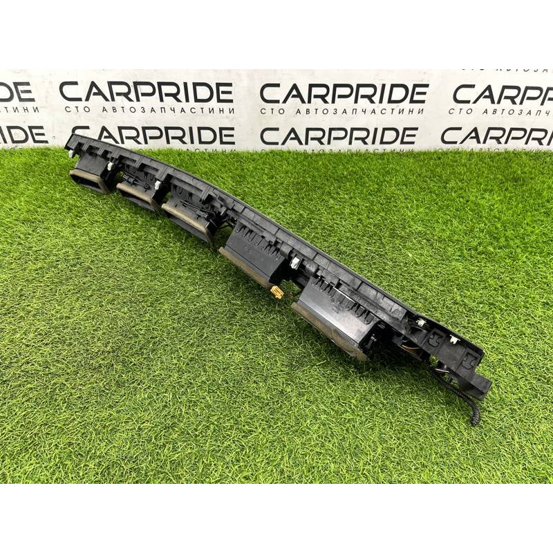 Центральный дефлектор салона (салон) AUDI A4 B9 2017 2.0L 8W1820902E6PS