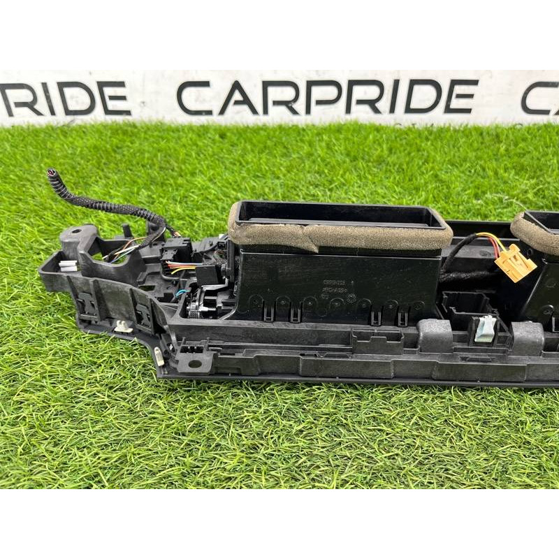 Центральный дефлектор салона (салон) AUDI A4 B9 2017 2.0L 8W1820902E6PS