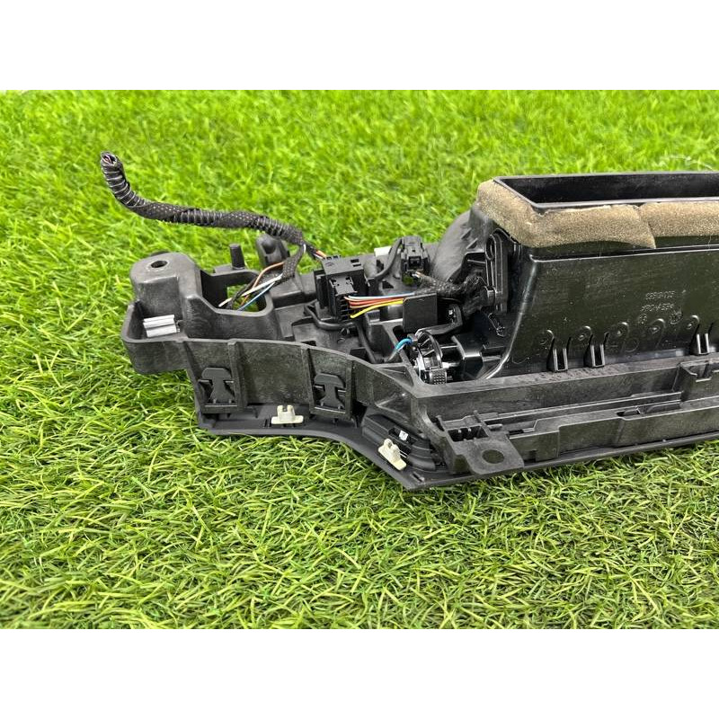 Центральный дефлектор салона (салон) AUDI A4 B9 2017 2.0L 8W1820902E6PS