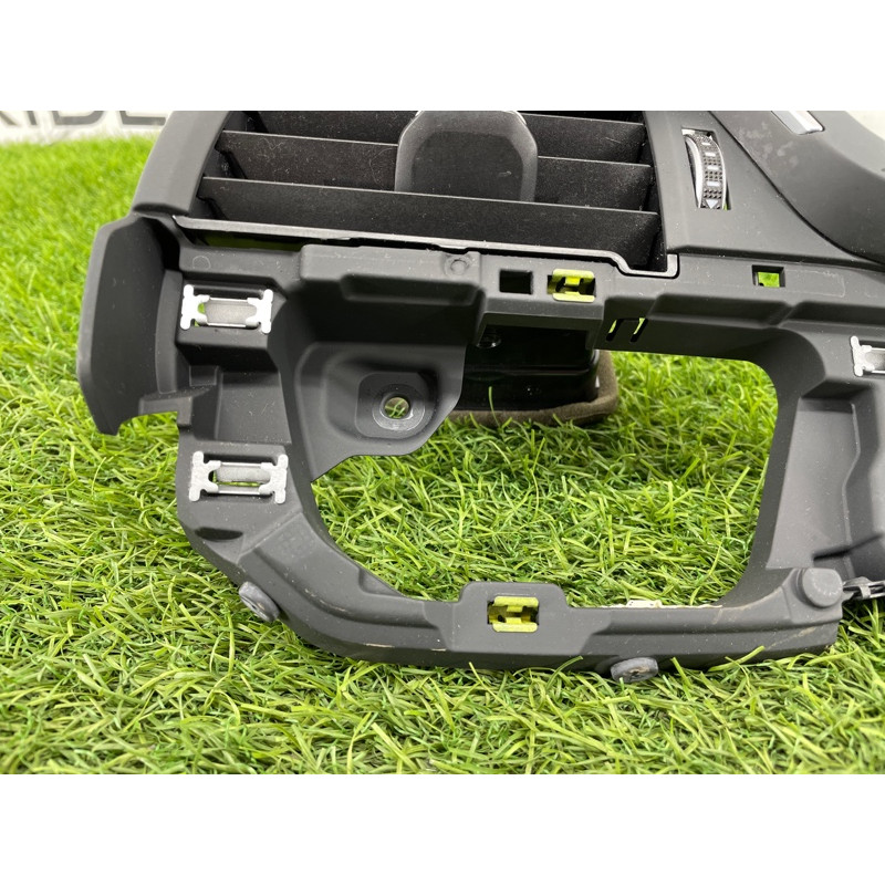 Дефлектор воздуховода (салон) AUDI A4 B9 2017 2.0L 8W1820901B6PS