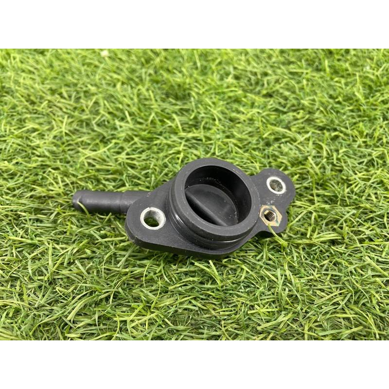 Фланец системы охлаждения (система охлаждения) AUDI A4 B9 2017 2.0L 06K121132