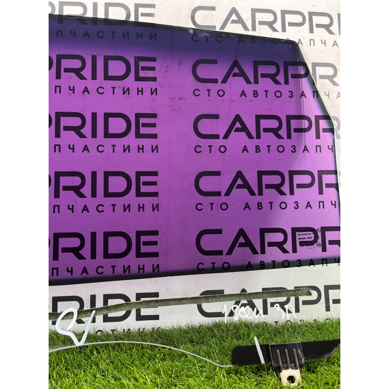 Скло (кузов і елементи) Renault Scenic III 2011 1.6 R9M 823000010R