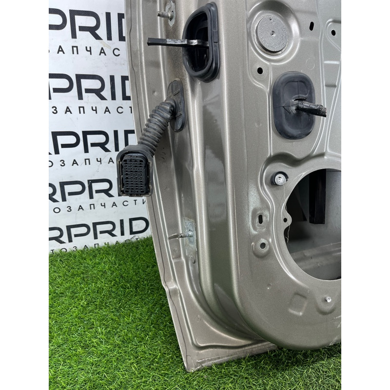 Дверь голая (наружные элементы кузова) Renault Scenic III 2011 1.6 R9M 801008349R