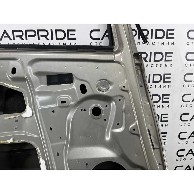 Дверь голая (наружные элементы кузова) Renault Scenic III 2011 1.6 R9M 821017991R