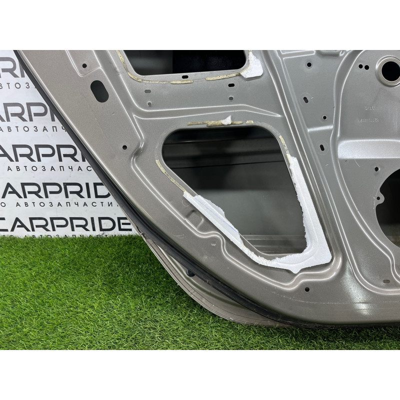 Дверь голая (наружные элементы кузова) Renault Scenic III 2011 1.6 R9M 821017991R