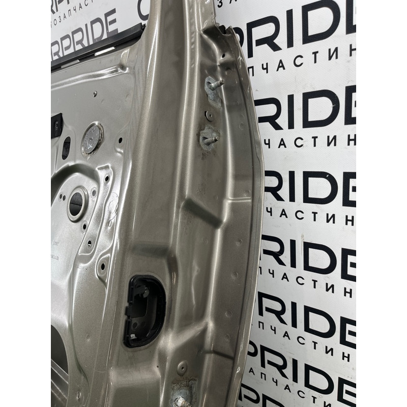 Дверь голая (наружные элементы кузова) Renault Scenic III 2011 1.6 R9M 821017991R