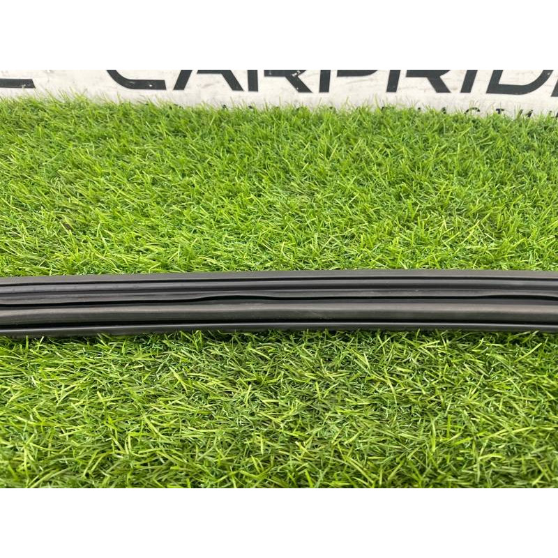 Уплотнитель стекла двери (кузов и элементы) FORD ESCAPE MK4 2020 1.5 LJ6Z7825767B