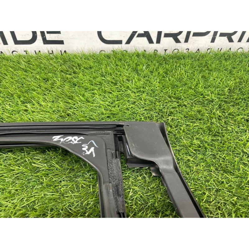 Уплотнитель стекла двери (кузов и элементы) FORD ESCAPE MK4 2020 1.5 LJ6Z7825767B