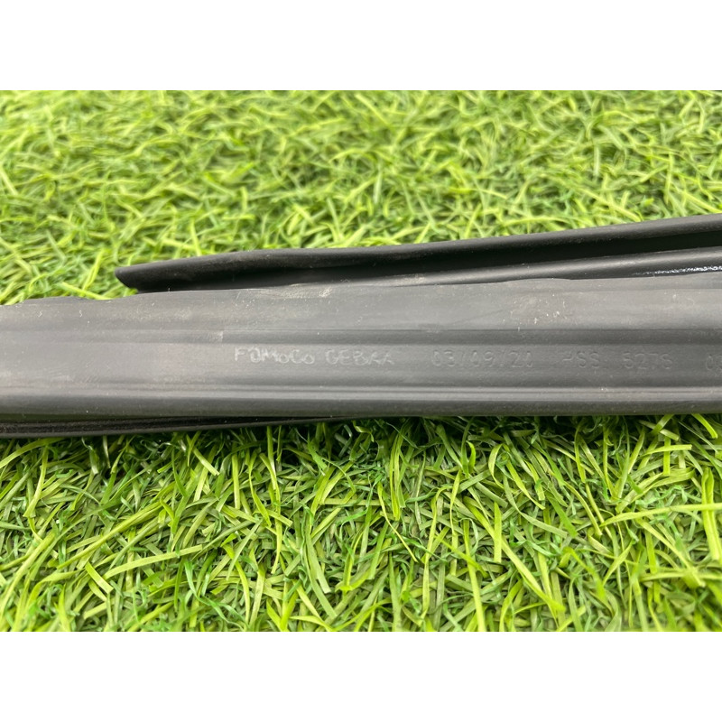 Уплотнитель стекла двери (кузов и элементы) FORD ESCAPE MK4 2020 1.5 LJ6Z7825767B